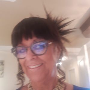 Meet your Posher, Monique